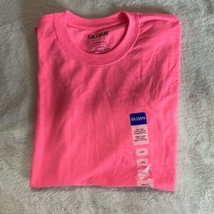 ✨2/$10✨ NWT Gildan Pink Adult T-Shirt